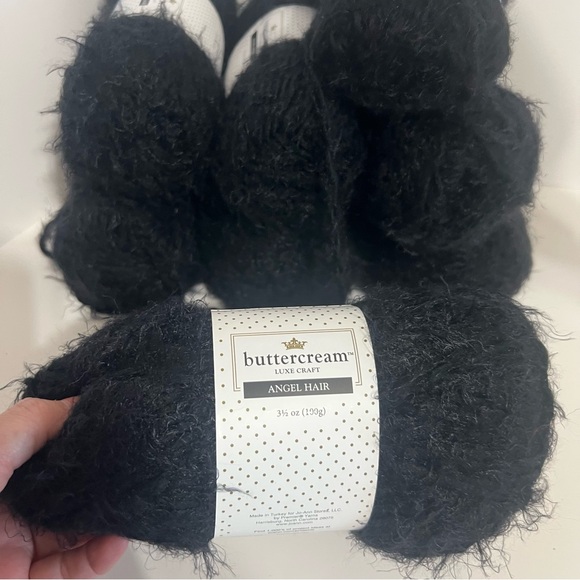 Yarn 4 buttercream black yarn Angel Hair eyelash 120 yards, bulky, super soft - Picture 11 of 11